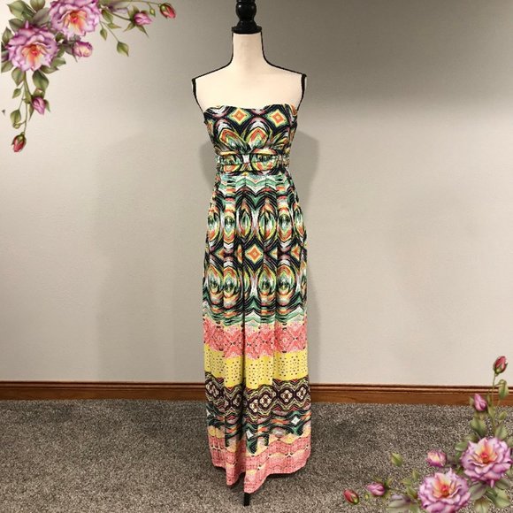 StitchBtween Dresses & Skirts - MAKE AN OFFER ;) Gorgeous strapless dress
